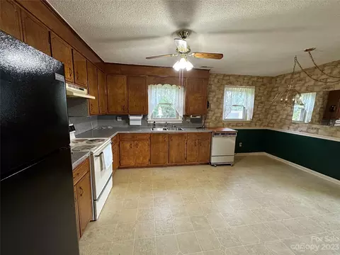 1227 Winston St, Conover, NC 28613 photo 2