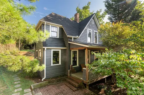 5 Chatham Rd, Asheville, NC 28804
