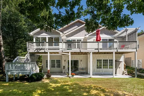 327 Highland Golf Dr, Flat Rock, NC 28731