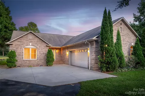 121 Riverview Rd, Taylorsville, NC 28681