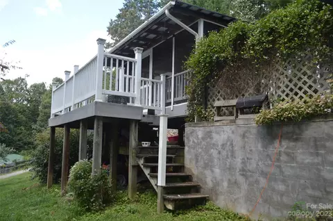 97 Fork Ridge Ln, Hendersonville, NC 28792