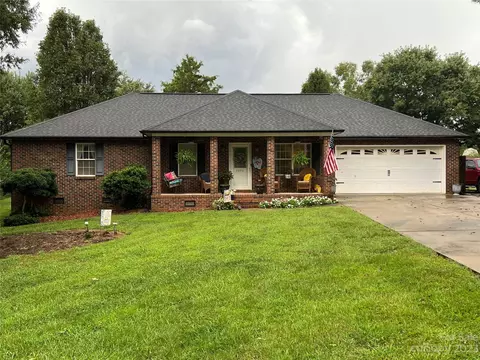 2046 Summerfield Cir, Conover, NC 28613