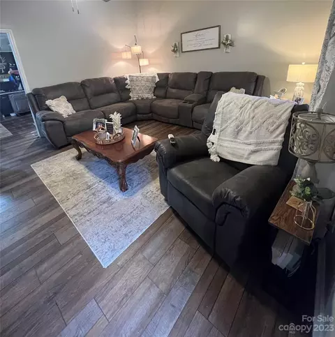 2046 Summerfield Cir, Conover, NC 28613 photo 3