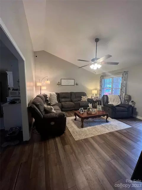2046 Summerfield Cir, Conover, NC 28613 photo 2