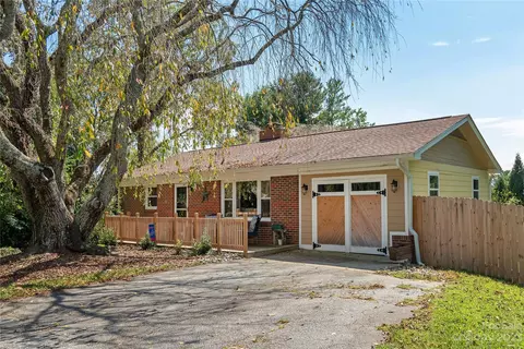 1514 Hebron Rd, Hendersonville, NC 28739