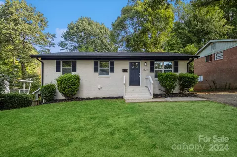 1525 Northbrook Dr, Charlotte, NC 28216