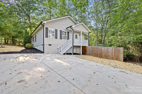 9 Pyfrom Dr, Swannanoa, NC 28778