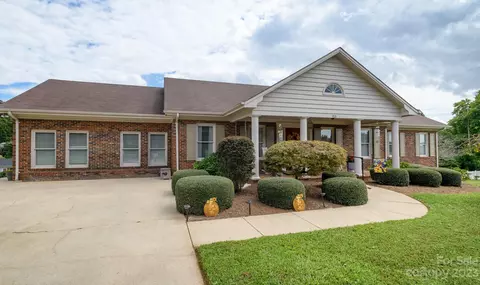 1021 Randolph Se Cir SE, Lenoir, NC 28645