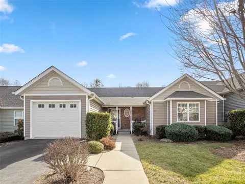307 Charlestown Dr, Hendersonville, NC 28792