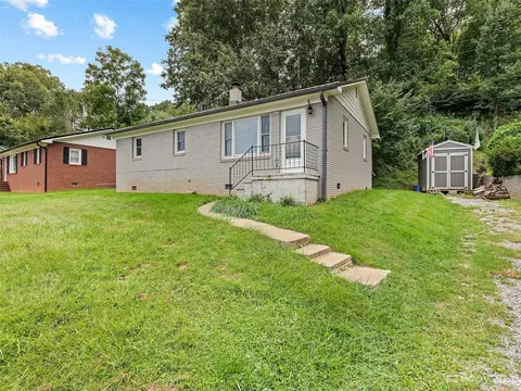 66 Orchard View Dr, Waynesville, NC 28786