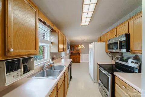 3 Daniel Cir, Granite Falls, NC 28630 photo 7