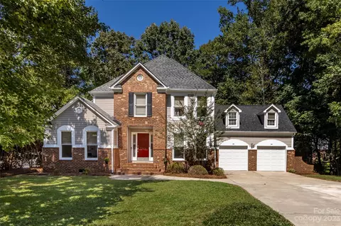 7320 Charter Brook Dr, Charlotte, NC 28270