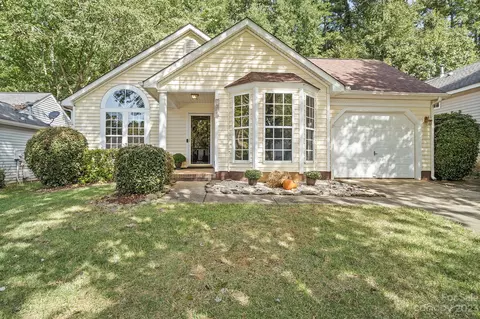 9045 Shenington Pl, Charlotte, NC 28216