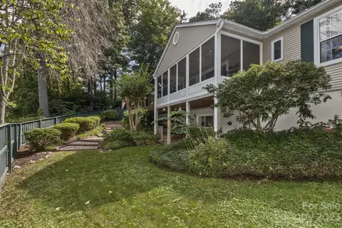 2760 Leucothae Way, Hendersonville, NC 28791