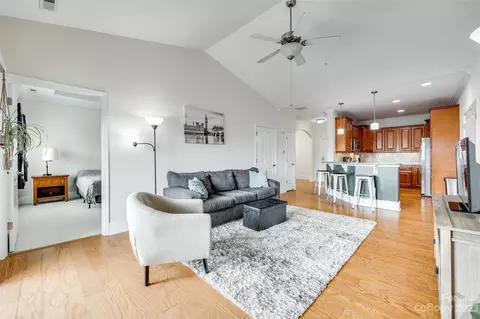 6605 Central Pacific 403-b Ave #403-B, Charlotte, NC 28210