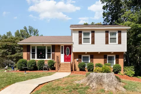 3105 Plentywood Dr, Matthews, NC 28105