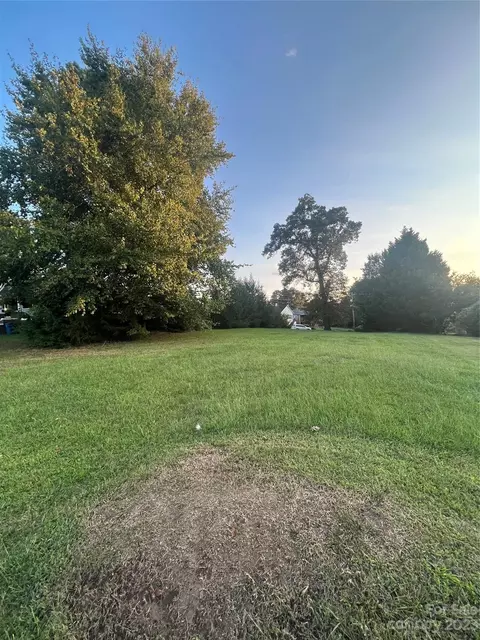 102 Main St, Granite Falls, NC 28630