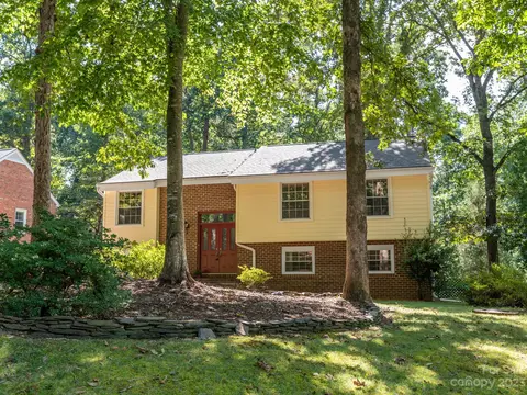7224 Lake Dr, Matthews, NC 28104