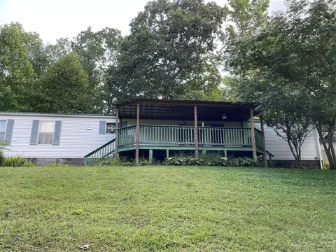 270 Crabtree Woods Rd, Spruce Pine, NC 28777