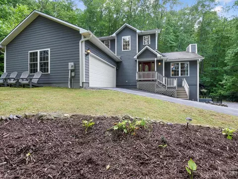 25 Falcon Crest Dr, Fairview, NC 28730