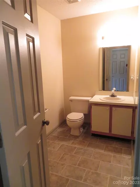 102 Brandywine Ne E3 Dr NE #E3, Conover, NC 28613 photo 3