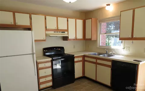 102 Brandywine Ne E3 Dr NE #E3, Conover, NC 28613 photo 6