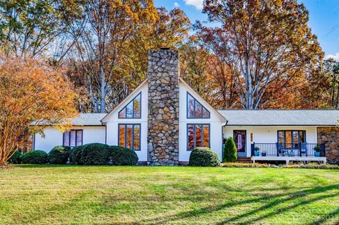 2656 Fines Creek Dr, Statesville, NC 28625