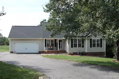 121 Falling Leaf Ln, Statesville, NC 28677