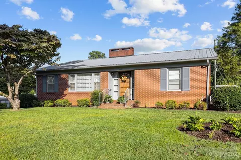 108 Middle St, Lenoir, NC 28645