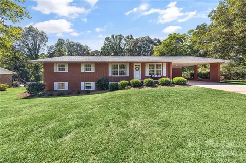 639 Ridgecrest Dr, Mooresville, NC 28115