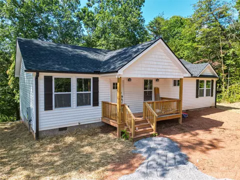 135 Leah Ln, Canton, NC 28716