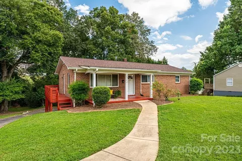 1516 12th Street Nw Dr, Hickory, NC 28601