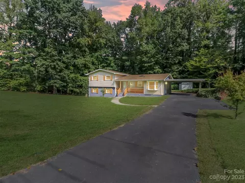 7222 Linda Lake Dr, Charlotte, NC 28215