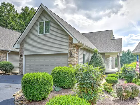 2208 E Cumming Woods E 11 Ln E #11, Hendersonville, NC 28739