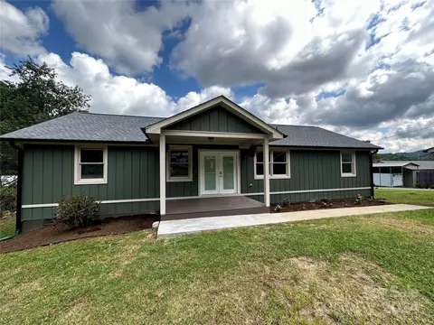 158 Ice Plant St, Elk Park, NC 28622
