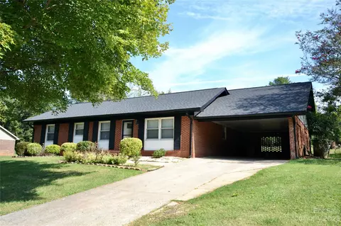 712 Pinehurst St, Salisbury, NC 28144