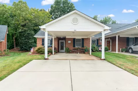 19961 Oak Leaf Cir, Cornelius, NC 28031