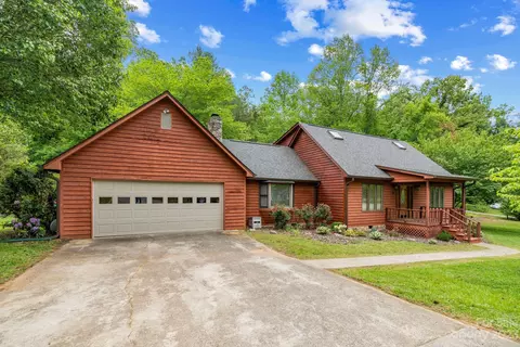 22 Sunset Dr, Swannanoa, NC 28778