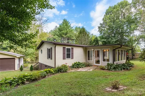 24 Fox Ridge Dr, Hendersonville, NC 28739
