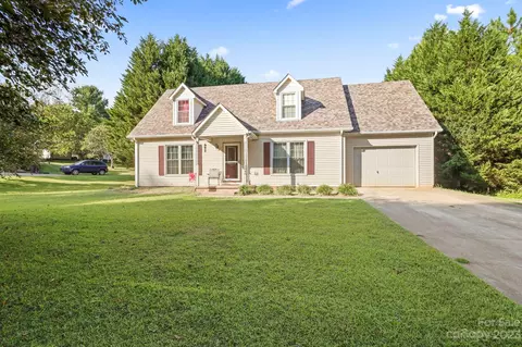 2840 Tumbleweed Dr, Lenoir, NC 28645