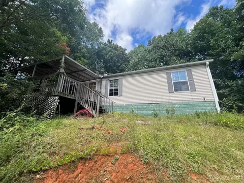 199 Hummingbird Dr, Rosman, NC 28772