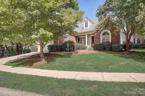 9318 Hanlin Ct, Charlotte, NC 28277