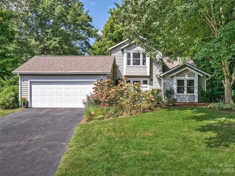 6 Laurel Place Dr, Asheville, NC 28803
