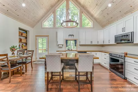 228 Cedar Creek Rd, Saluda, NC 28773