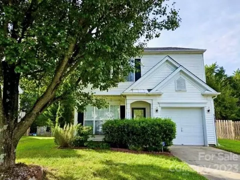 10425 Roundleaf Dr, Charlotte, NC 28213