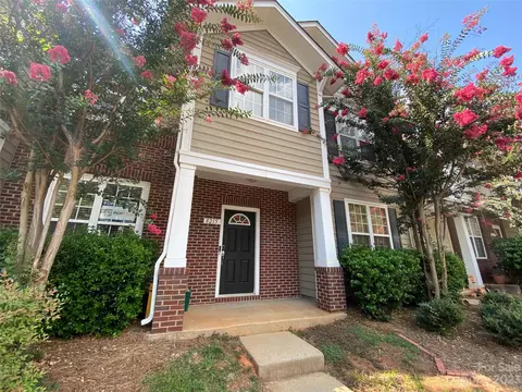 8215 Chaceview Ct, Charlotte, NC 28269