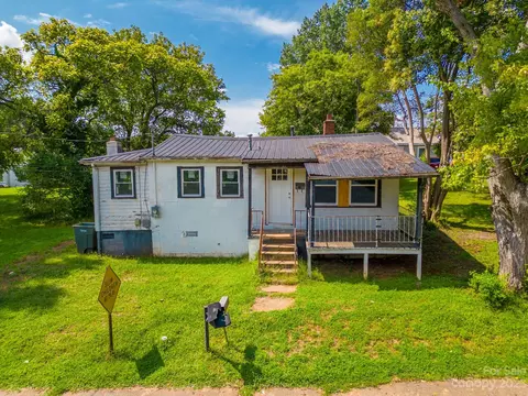 304 S Derby Ave, Newton, NC 28658