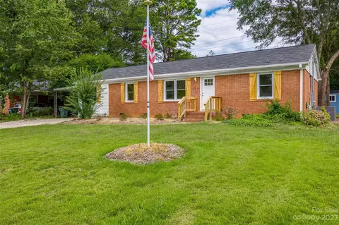 1014 Holly Dr, Gastonia, NC 28054