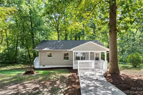 8 Homewood Dr, Asheville, NC 28803
