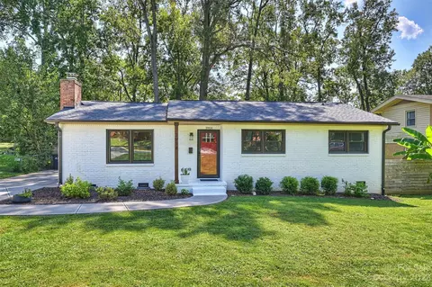3914 Woodleaf Rd, Charlotte, NC 28205